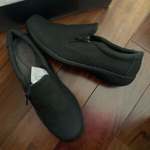 New Woman’s Shoes Size 7
